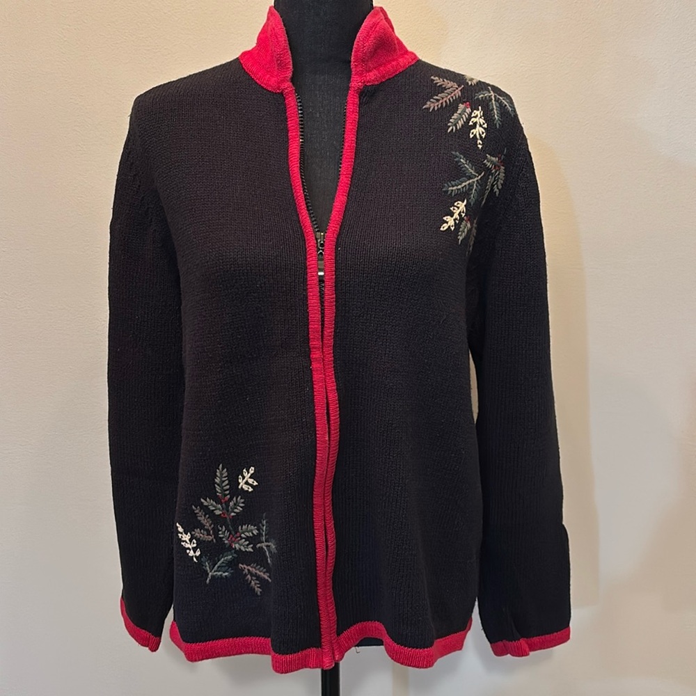 Breckenridge Women’s Zip up Sweater Size L‎ with embroidered detail
